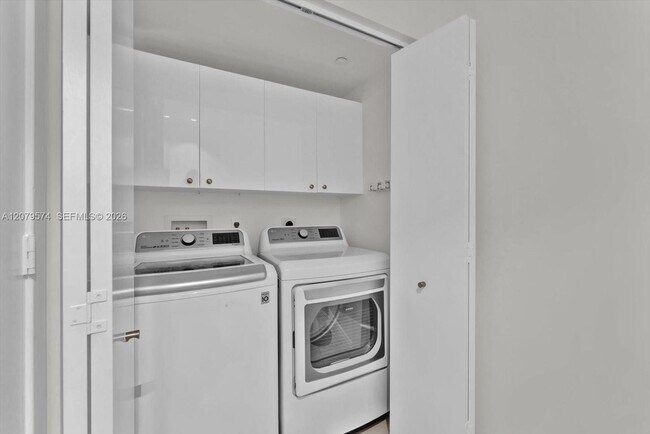 Building Photo - 901 Brickell Key Blvd