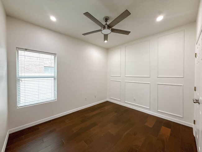 Building Photo - 3128 Rosco Dr