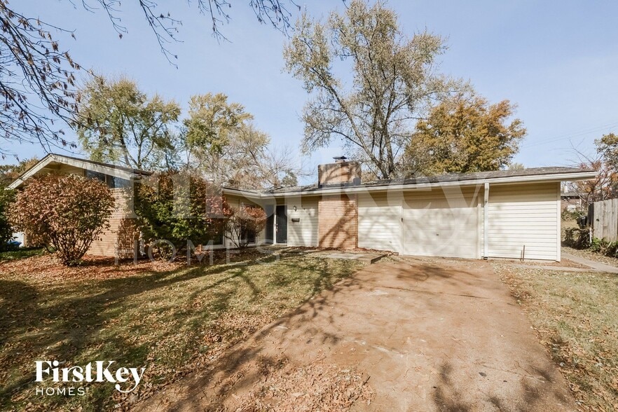 Building Photo - 2405 Brook Dr