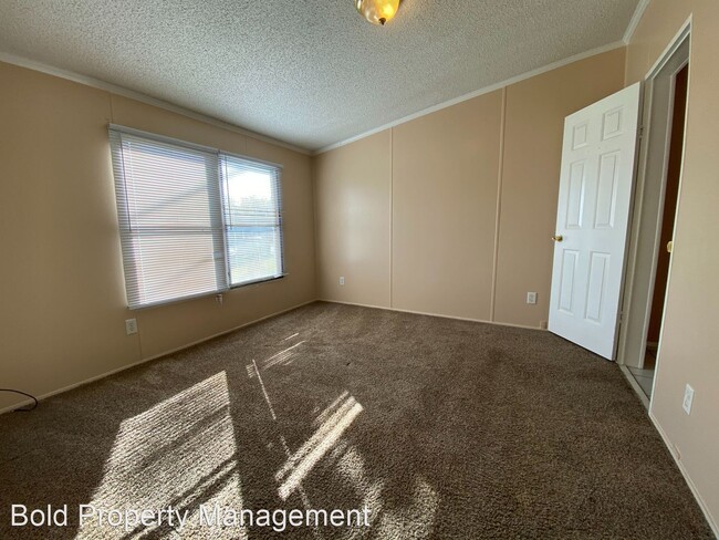 Building Photo - 3 br, 2 bath House - 7 Trailer Dr.