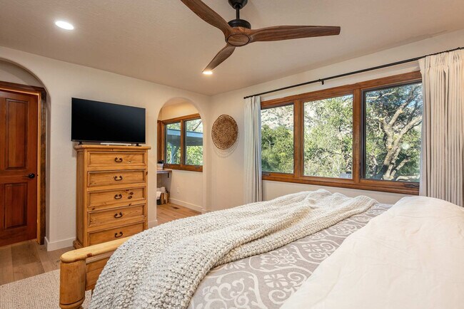 Building Photo - 43620 Washburn Dr