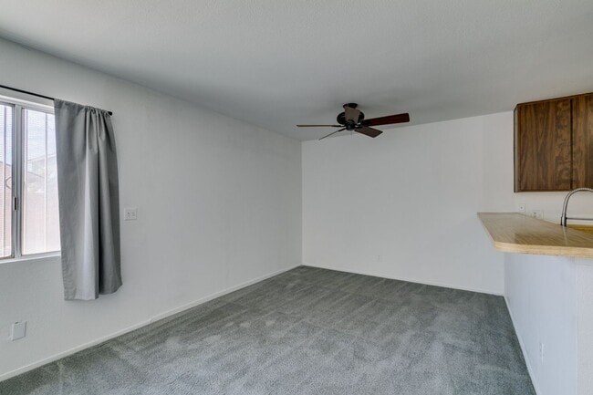 Building Photo - Double Primary Townhome with Spacious Backyard in 89115!