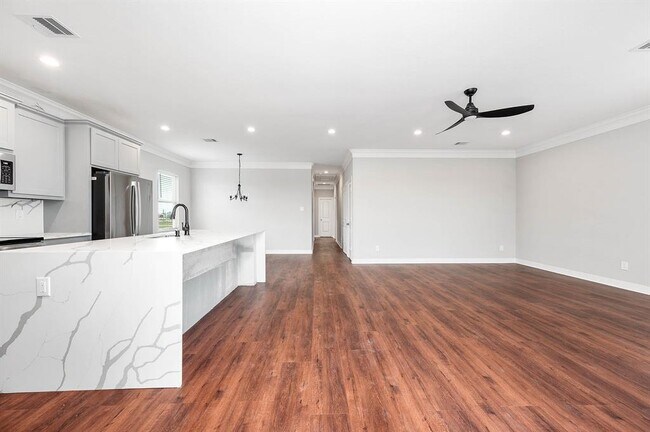 Building Photo - 4014 Mitote Dr
