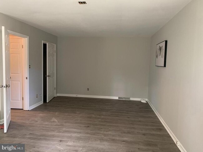 Building Photo - 63 Lincoln Dr