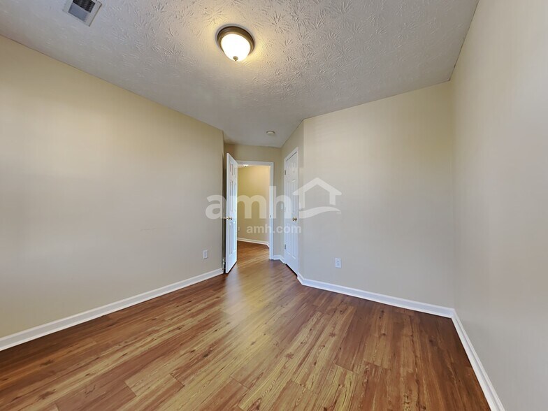 Building Photo - 9 Finch Ct