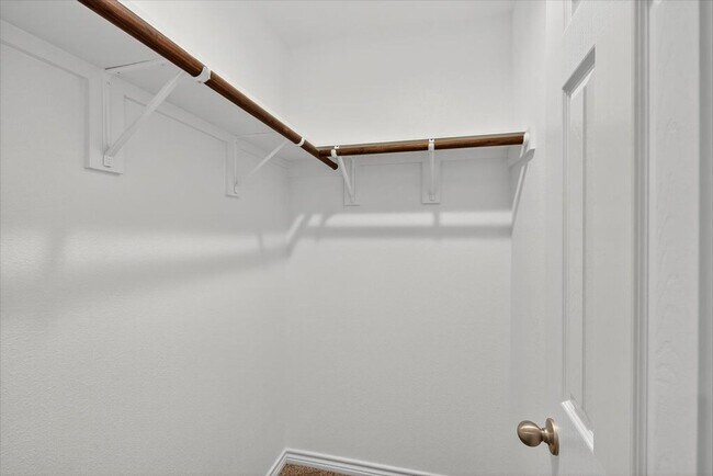 Building Photo - 3909 Shiva Dr