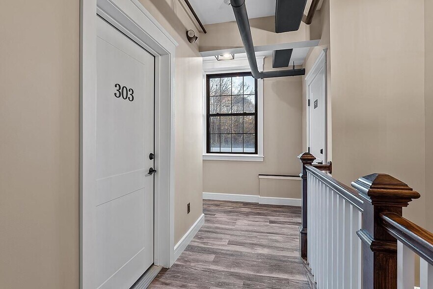 Building Photo - 5 Batchelders Ct