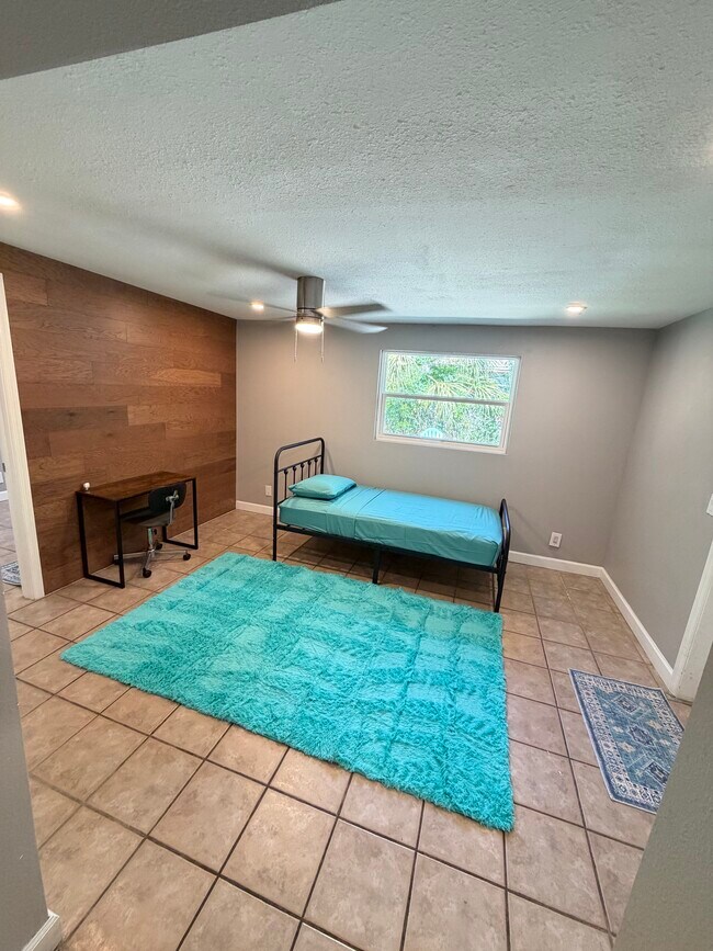 Building Photo - 2301 Trelain Dr S