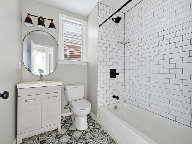 Building Photo - 23 Bayview Ave