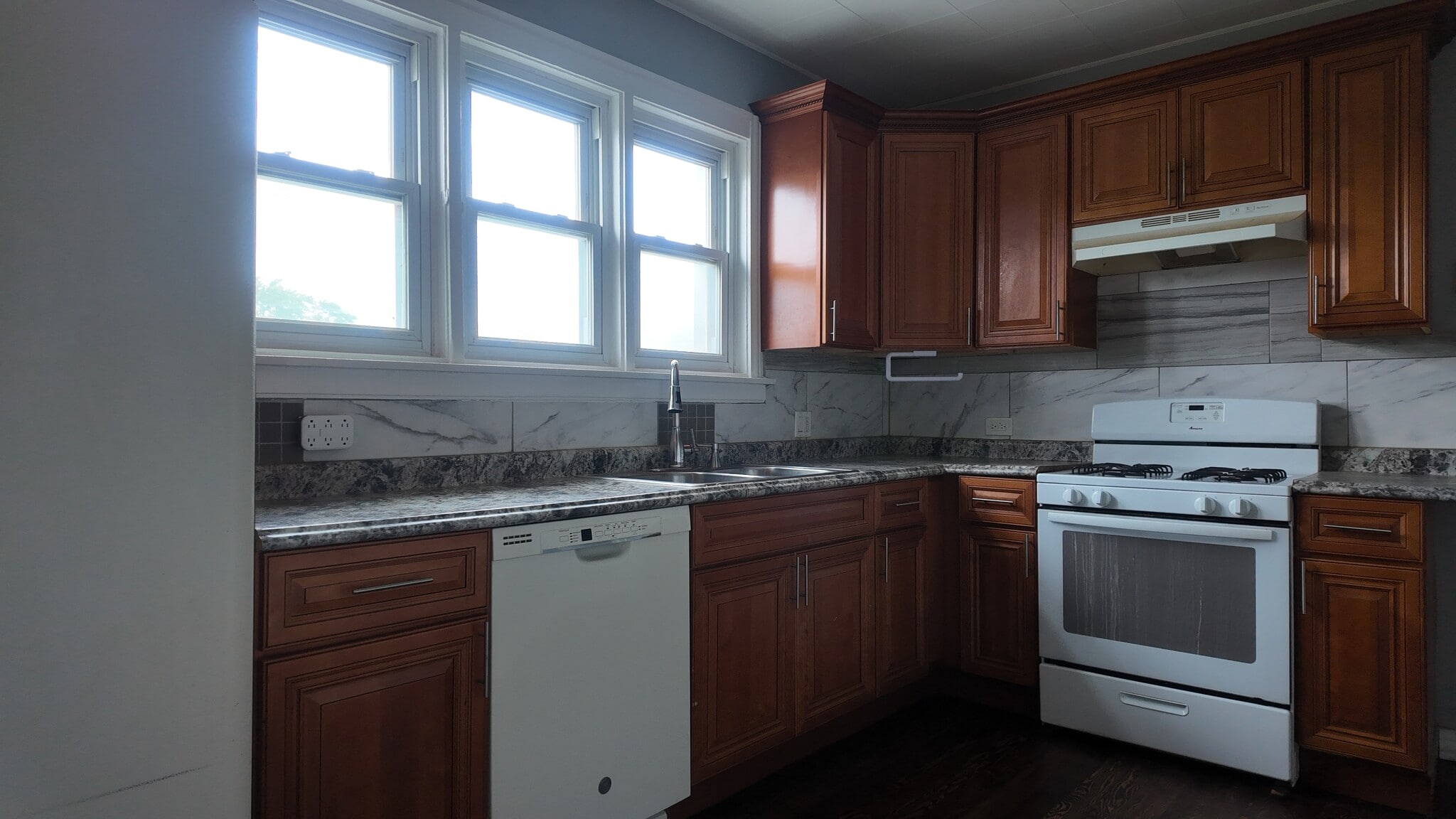 Kitchen - 7746 Tripp Ave