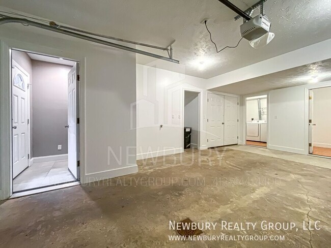 Building Photo - 2 Bedroom, 2.5 Bath Townhome - Discover th...