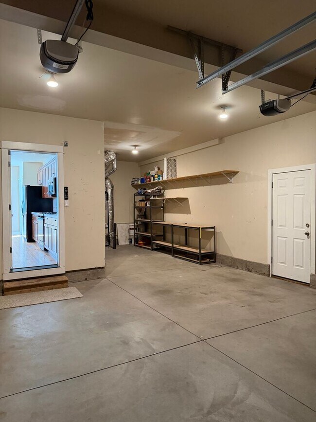 Building Photo - 61112 Snowbrush Dr
