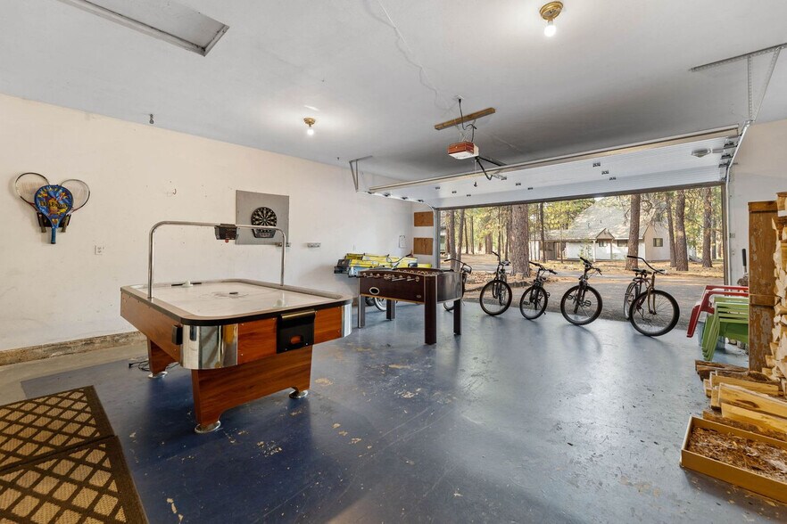 Building Photo - 18087 E Butte Ln