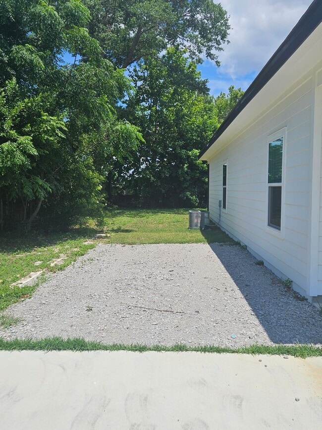 Building Photo - Modern Home, Centrally Located to St. Andrew's, Lynn Haven & PCB!  *SPECIAL: 1/2 OFF 1st Month's ...