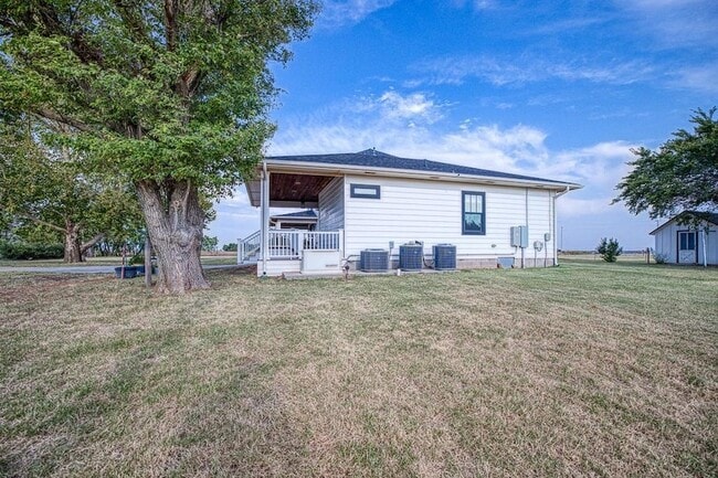 Building Photo - 17928 N 2820 Rd