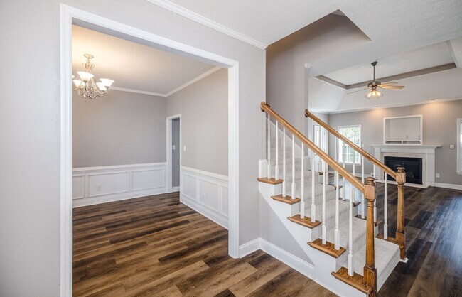 Building Photo - 4893 Somerset Dr