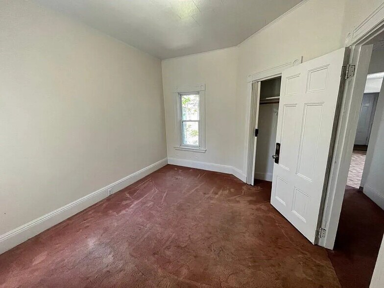 Building Photo - 78 Falcon St