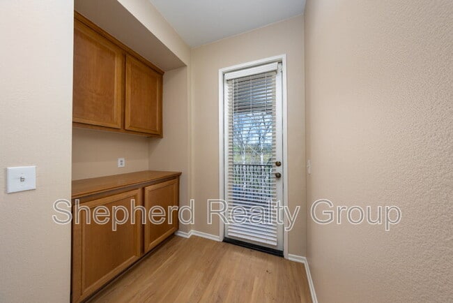 Building Photo - 2985 Breezy Meadow Cir