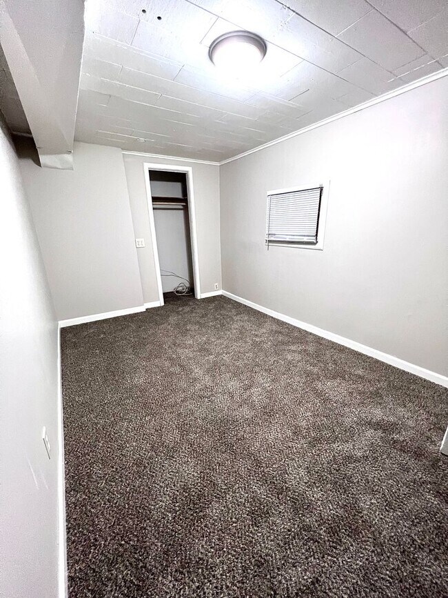 Building Photo - Cute South Omaha 2 bed, 1 bath beauty for only $1,250! COMING SOON!