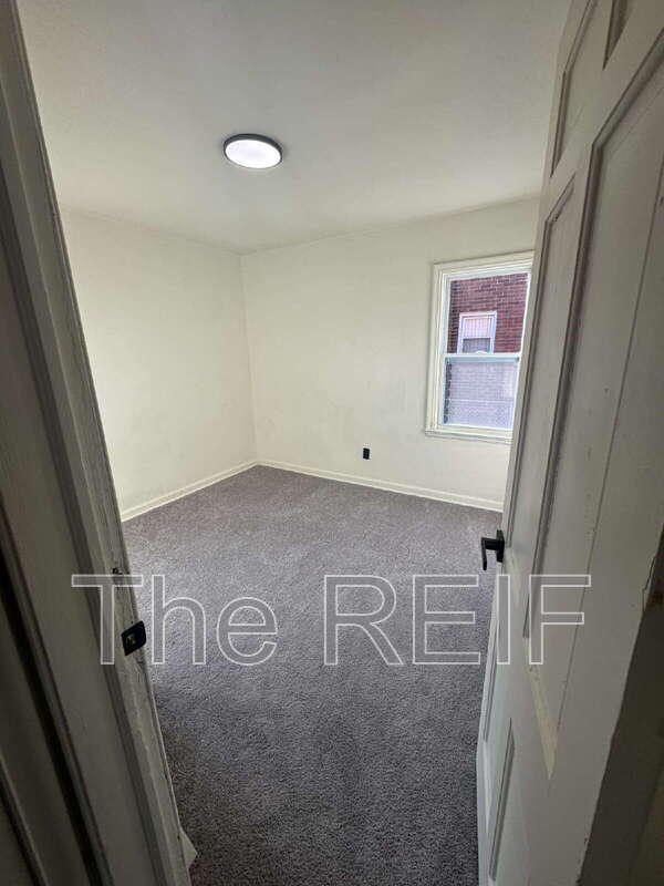 Building Photo - 12600 Duchess St