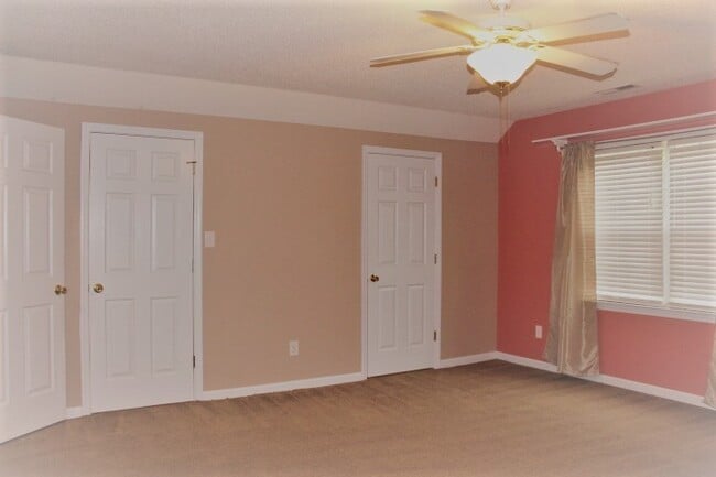 Building Photo - Staff Favorite.