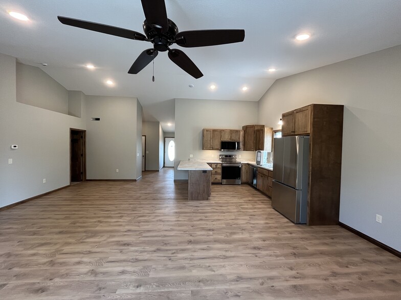 Building Photo - 656 Veronica Ct