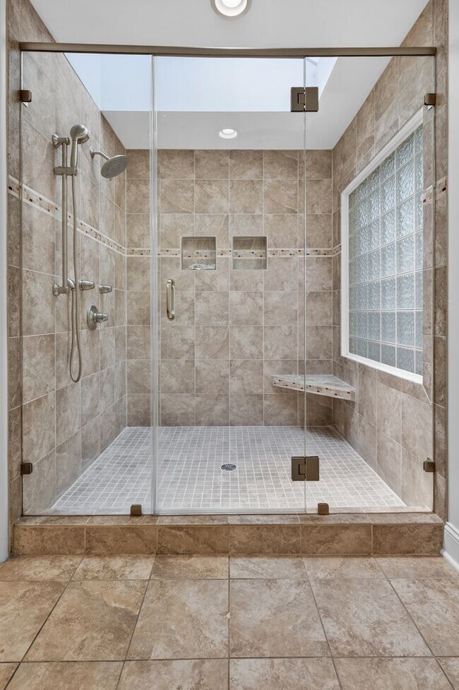 Building Photo - Beautiful home in Spring Valley