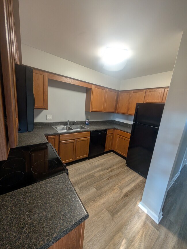 Kitchen - 501 Chandler Pl