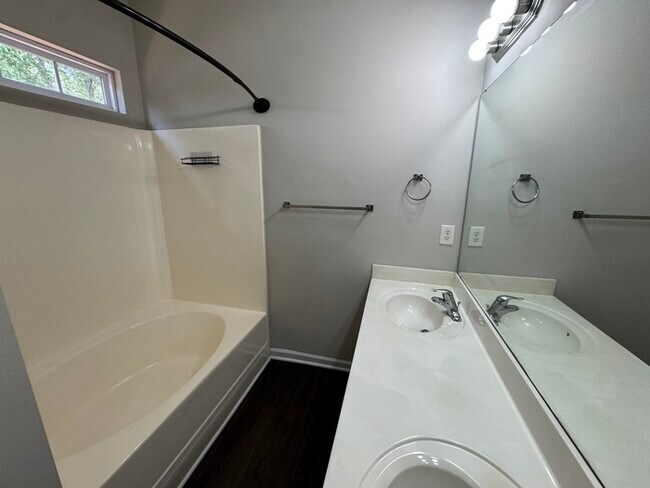 Building Photo - Amazing Deal! Great Location! 3 Bedroom 2.5 Bath Town Home! Playground in community!