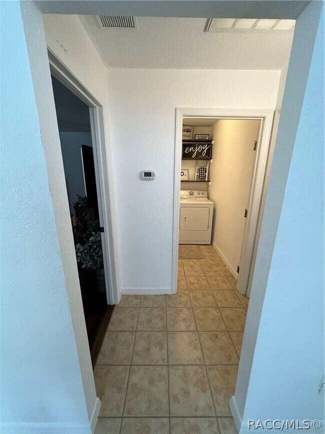 Building Photo - 1211 W Newbury St