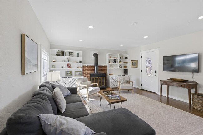 Building Photo - 2505 Belaire W Ln