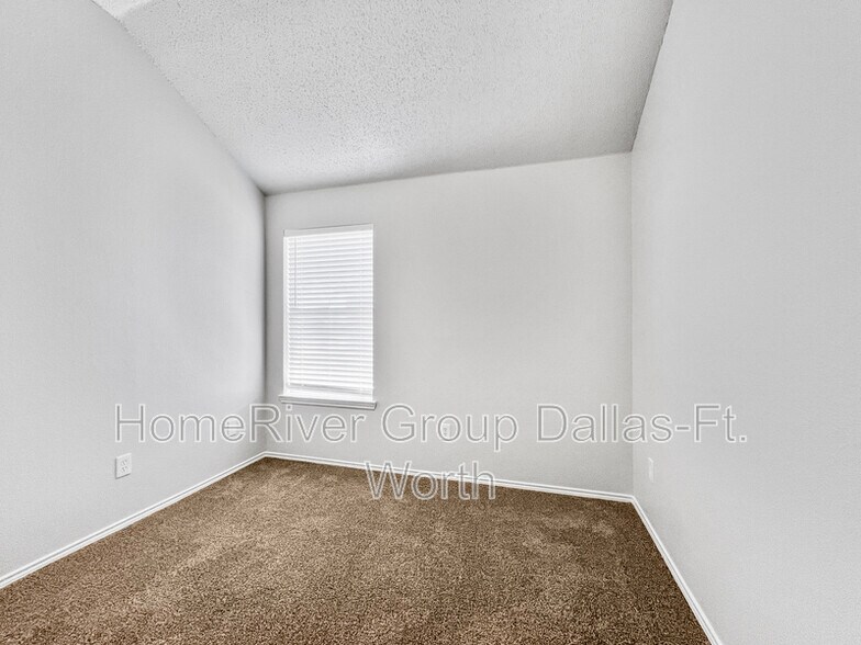 Building Photo - 3318 Lochwood Dr
