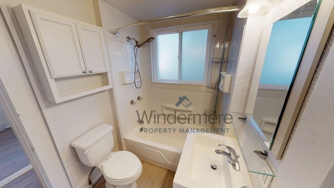 Building Photo - 207 N Spokane St