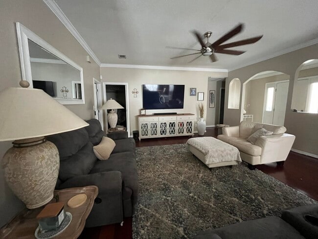 Building Photo - 1098 Forest Lake Terrace