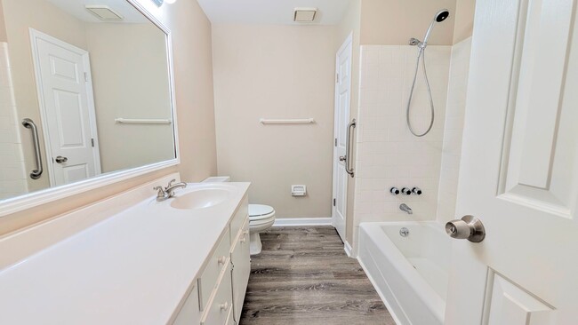 Building Photo - Remodeled and Move-in Ready Condo! | 1 br ...