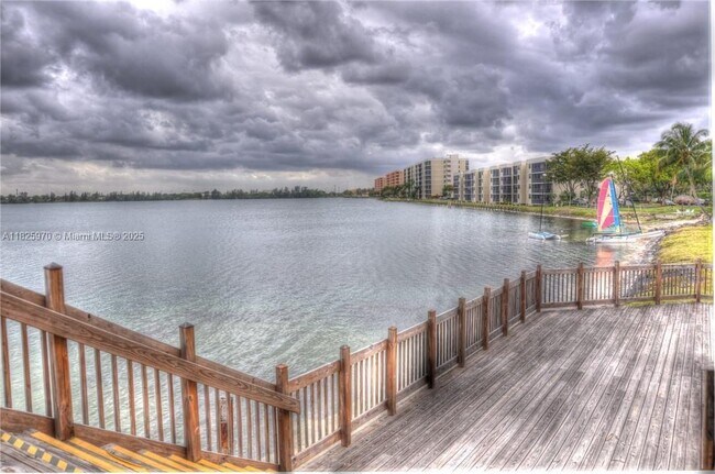 Building Photo - 105 Lake Emerald Dr