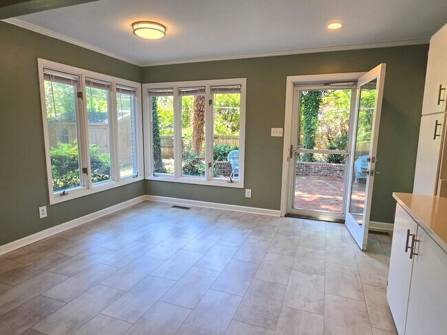 Building Photo - 3703 Hickory Hill Dr