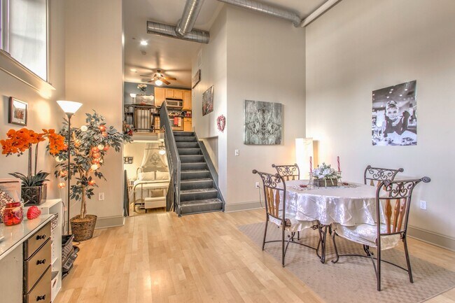 Building Photo - 1st Floor 1Bed/1Bath ALL Electric with W/D...