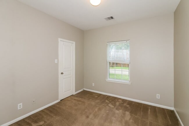 Building Photo - 8119 Almera Falls Dr