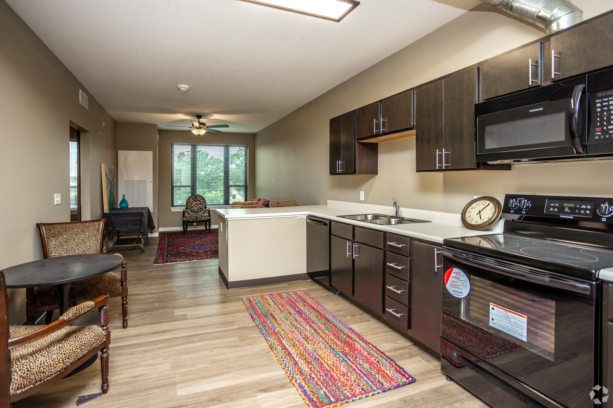 1BR, 1BA - 705-837 SF - Sixth Avenue Flats