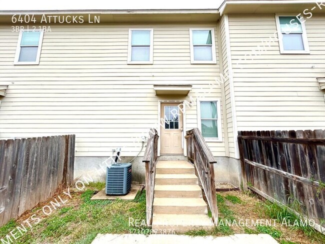 Building Photo - AVAILABLE NOW! 2-Story 3 Bedroom / 2.5 Bat...