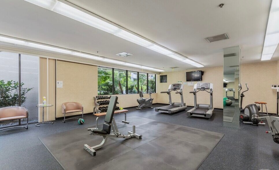 Building Photo - 2131 Century Park Ln