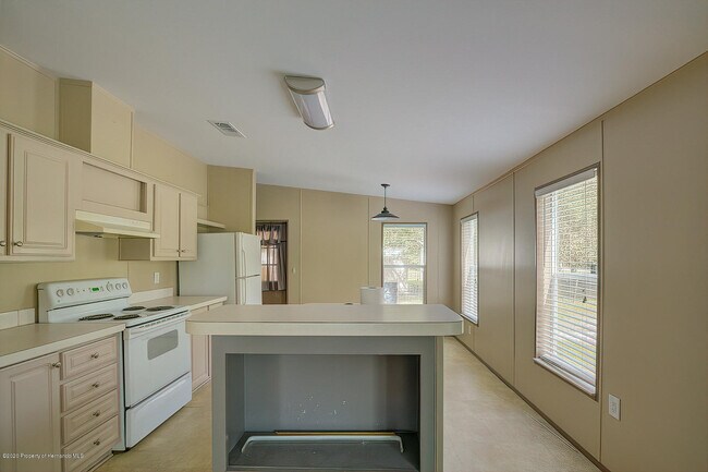 Building Photo - 14820 Aubrey Ave