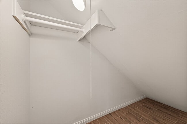Building Photo - 422 Willow Vista Dr