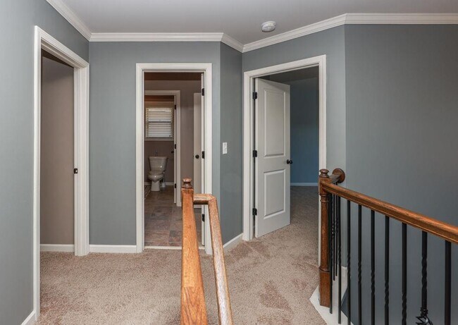 Building Photo - 4669 Sierra Creek Dr NE