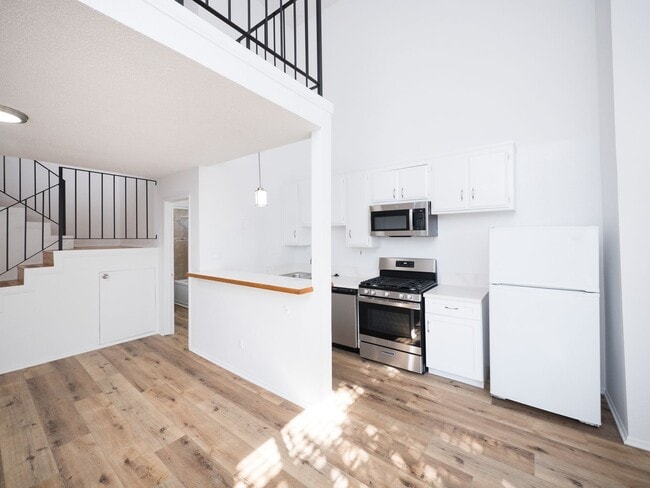 Interior Photo - 5708 Tujunga Ave