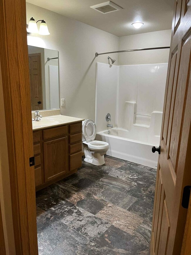 Building Photo - 1412 12th Ave SE