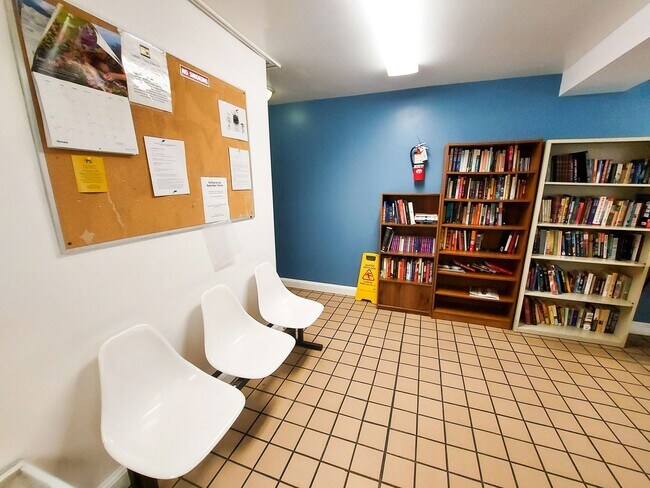 Building Photo - Spacious 1br/1bth Condo minutes from Downtown Silver Spring!