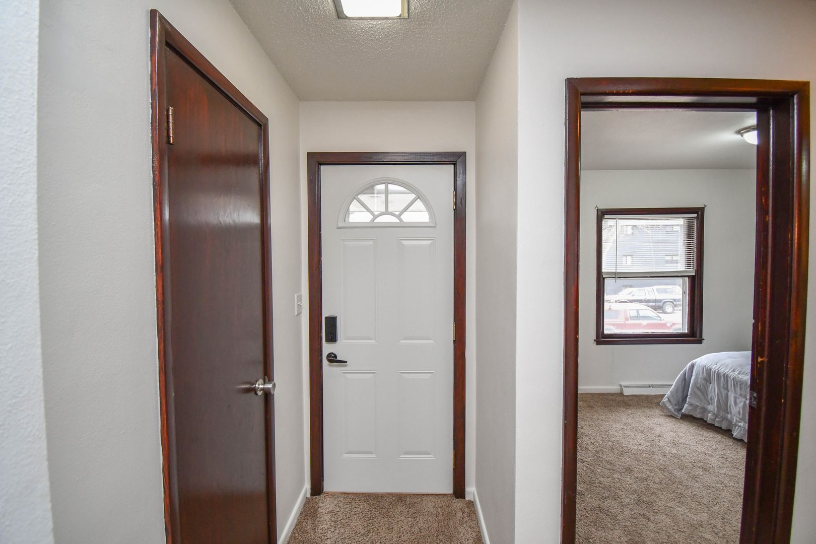 Building Photo - 306 S Chicago Ave