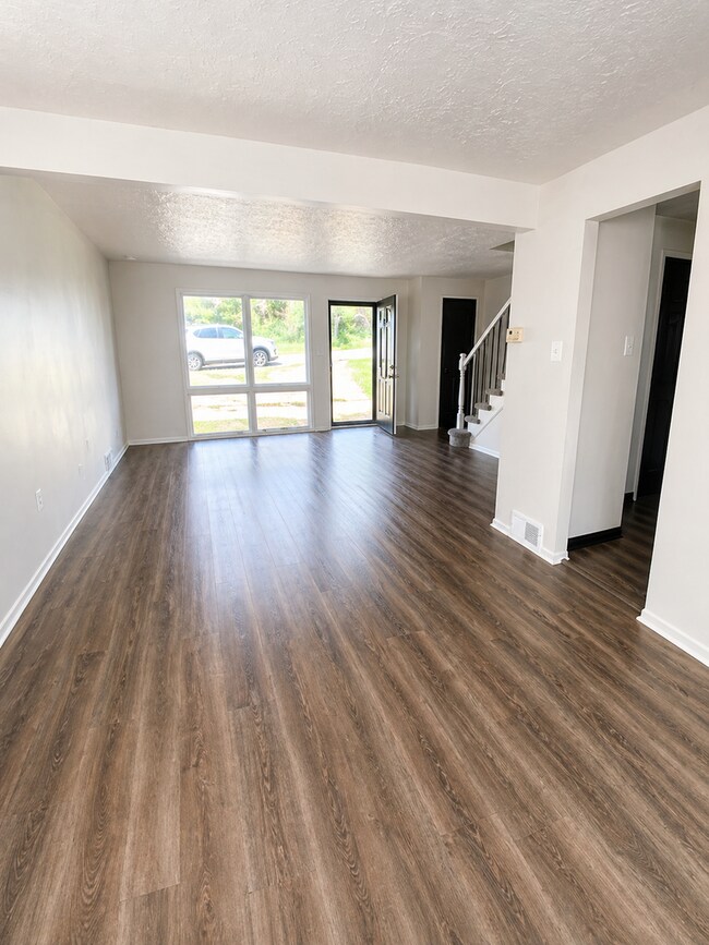 Building Photo - 1104-1106 Kellinger Dr